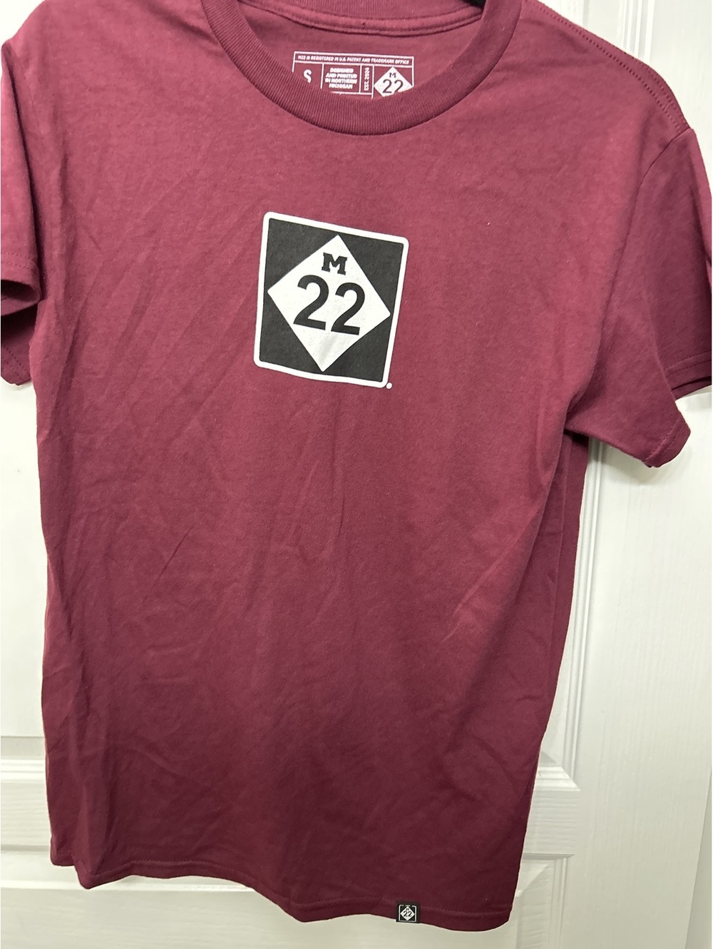 M22 Maroon Graphic Logo T-Shirt Size Small